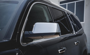 2015 Chevrolet Suburban LTZ side-view mirror