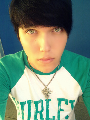 Cute Tumblr Boys With Brown Hair And Green Eyes Green eyes cute boy by