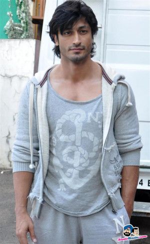 Vidyut Jamwal during a self defense tutorial for young college girls