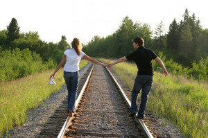 couple_railroad walk