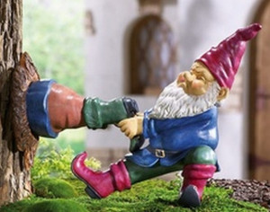 Funny-Garden-Gnomes-2-07-608x480.jpg