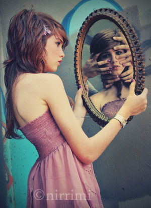 Girl in The Mirror - Cecelia Ahern