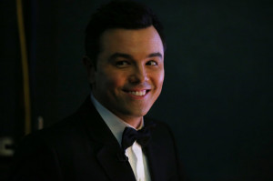 Seth MacFarlane Jokes About Rihanna, Chris Brown 