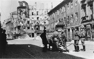 German gun crew in the Warsaw Ghetto