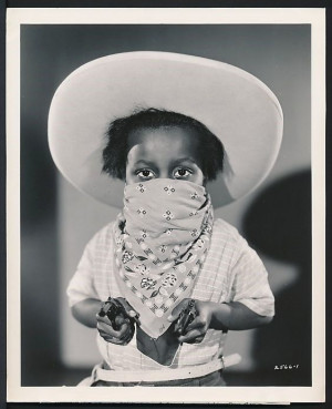 WONDERFUL 1938 Original Photo OUR GANG – BUCKWHEAT w/ Guns BLAZING !