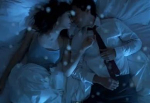 Emmy-Rossum-Justin-Long-fall-in-love-in-a-parallel-universe-in-Comet ...