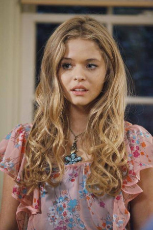 Alison DiLaurentis Style: Her Top 12 Fashion Moments on Pretty Little ...