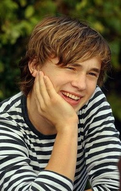 William Moseley as Peter Pevensie