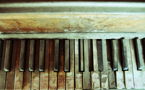 Verlassene Klavier Hintergrundbilder | Verlassene Klavier frei fotos