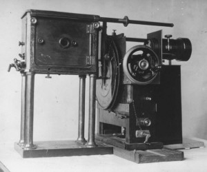 Go Back > Gallery For > First Motion Picture Camera Invented