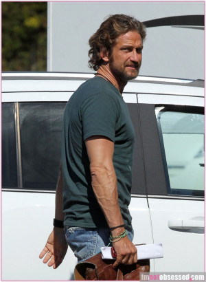 Gerard Butler Takes a Lunch Break Before Heading Back to the Set