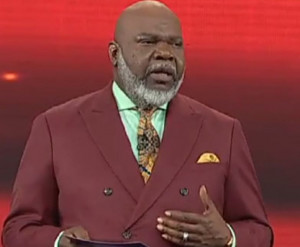 Bishop T. D. Jakes Held a Moment of Silence and Prayer In Memory of 21 ...