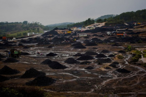 coal-mines-of-meghlaya-india_coal-mine-workers-2.jpg