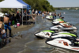 Home » PEOPLE WATCHING JET SKI RACES, SASKATOON