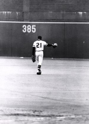 Roberto Clemente, #21, awesome picture....