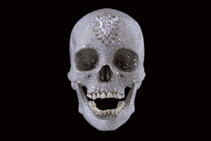 Le crâne en diamants de Damien Hirst exposé à Londres