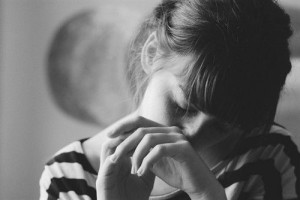 女生痛哭的图片 伤心痛哭的图片 图片