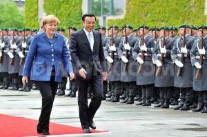 Thủ tướng Đức Angela Merkel cùng với thủ tướng Trung ...