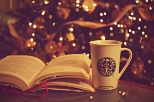libro #taza #starbucks #navidad #luces #alegria #calido #cafe # ...
