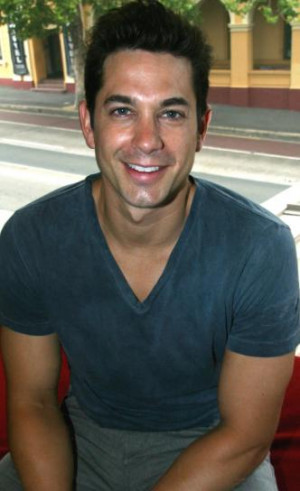 Adam Garcia Cuanto Mide