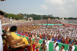 INSPIRATION TO MILLIONS: Sri Sathya Sai Baba addressing devotees at ...