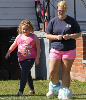 Honey Boo Boo's mom is dating a convicted child molester