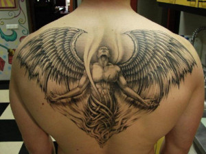分享一款男人后背天使翅膀纹身图案