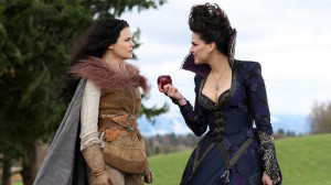 Ginnifer Goodwin as Snow has a confrontation with Lana Parrilla's Evil ...