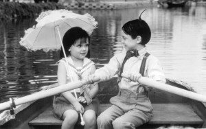 Still of Bug Hall and Brittany Ashton Holmes in Busungarna (1994)