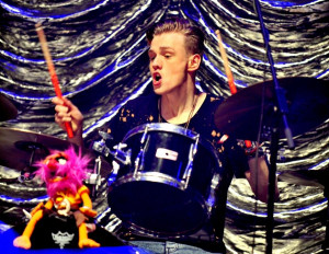 the vamps tristan oliver vance evans na bateria do the vamps