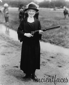 ... Women in American History! Annie Oakley with buffalo-bill-gun More