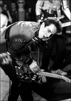 Joe Strummer Londra 1977 di Allan Ballard