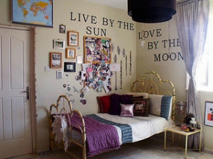 Teen room - Wall quotes and collages.