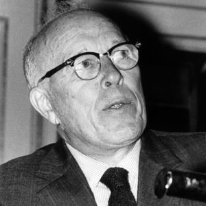 René Dubos Biography