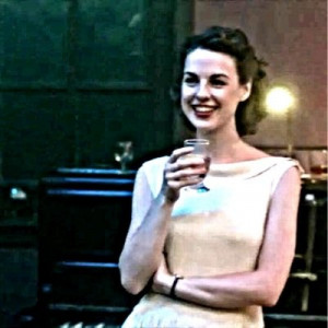 Jessica Raine Online