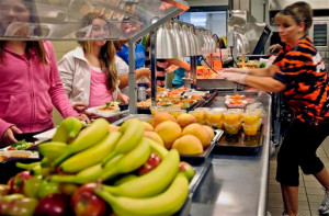 Students are given healthy choices on a lunch line at Draper Middle ...