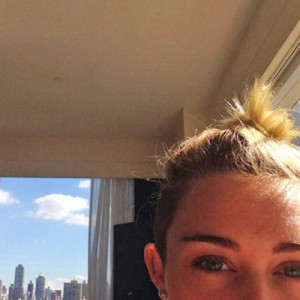 rs_300x300-130930112834-600.miley-cyrus-new-york-twit-pic.jpg