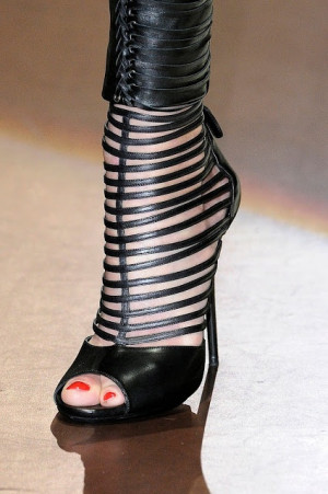 ... fashion-fairy-blog.blogspot.com/2011/05/how-to-walk-in-high-heels.html