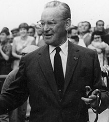 Vanderbilt Whitney Elected to Hall of Fame