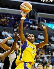 Lisa Leslie was the first woman toscore a dunk in the WNBA.