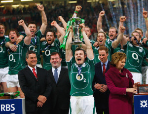 Ireland Rugby Team Captain Brian O'Driscoll lifts the 6 Nations trophy ...