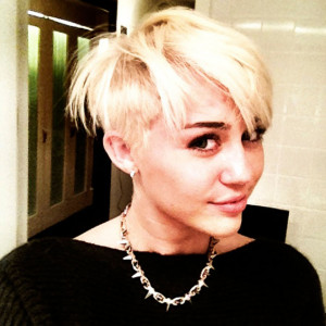 Miley Cyrus ha colgado esta foto en su Twitter para mostrar a sus fans ...
