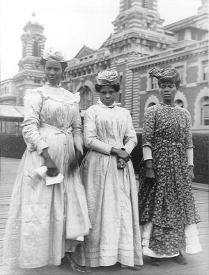 Ellis Island Immigrants 1900