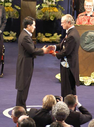 Koichi Tanaka receiving his Nobel Prizefrom His Majesty the King at