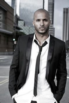 Ricky Whittle,he is so sexyyy More