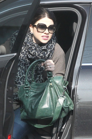 michelle trachtenberg 2015 elton john aids foundation s oscar viewing