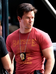 103471_mark-wahlberg-works-on-the-set-of-the-other-guys-nyc-sept-23 ...