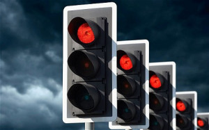 Smart traffic lights will turn to red to stop speeding motorists Photo ...