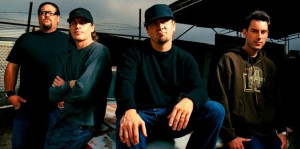 Band gaek asal Amerika, Pennywise , kembali mengeluarkan sebuah video ...