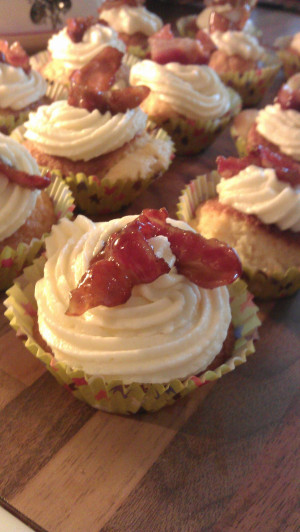 Woodford+bourbon+whiskey+candied+bacon+maple+syrup+cupcakes+gluten ...